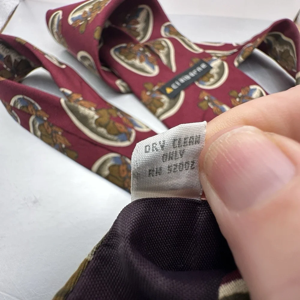 Vintage Claiborne Burgundy Novelty‎ Tie Autumn Acorn Pattern